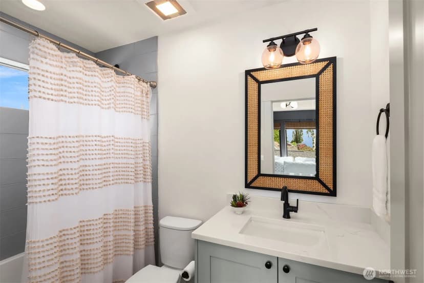 Property photo for 6735 11th Avenue Nw, Seattle photo 17