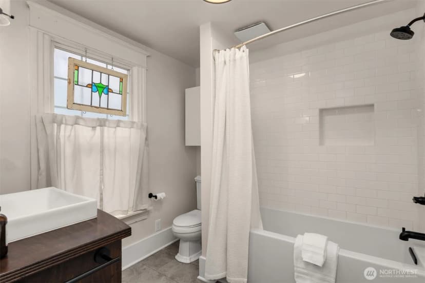 Property photo for 325 23rd Avenue E, Seattle photo 21