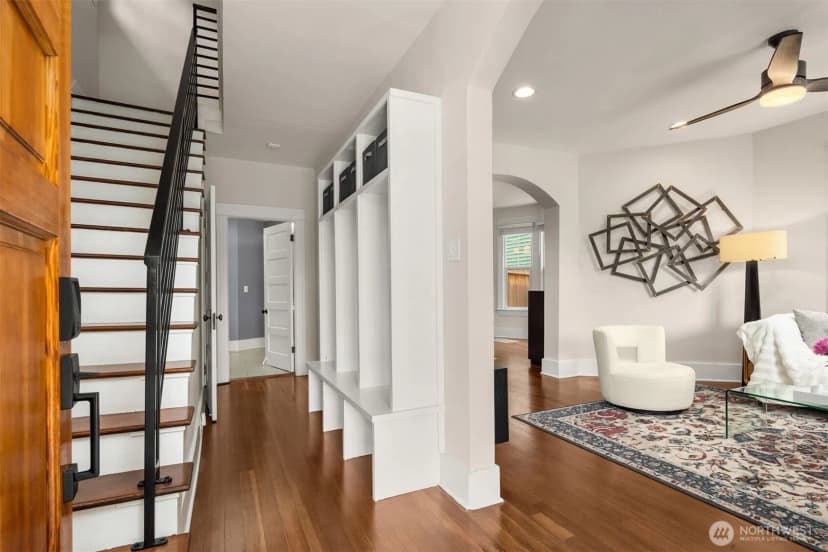 Property photo for 325 23rd Avenue E, Seattle photo 15