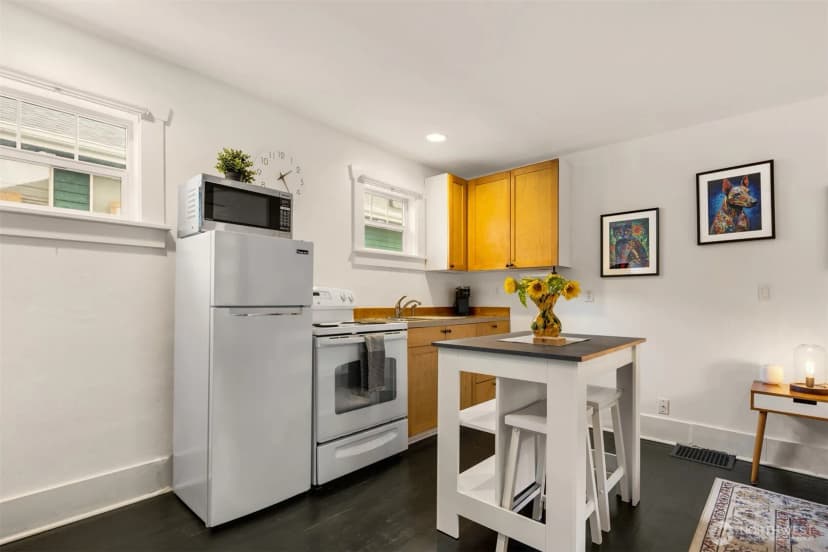 Property photo for 325 23rd Avenue E, Seattle photo 38