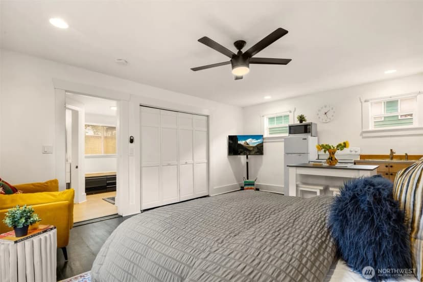 Property photo for 325 23rd Avenue E, Seattle photo 39