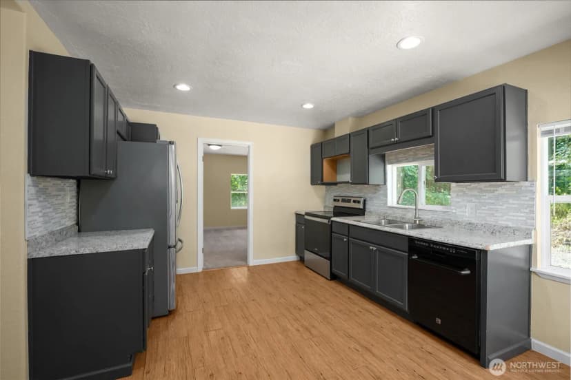 Property photo for 2703 25th Street Sw, Puyallup photo 10
