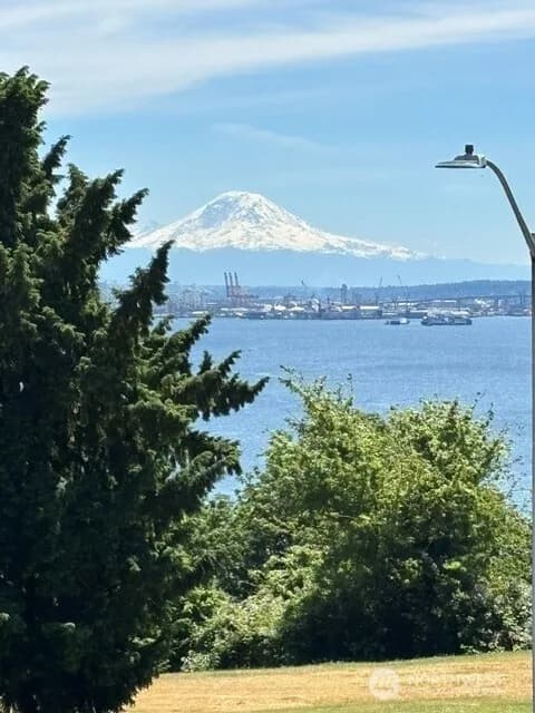 Property photo for 2612 W Galer Street, Seattle photo 3