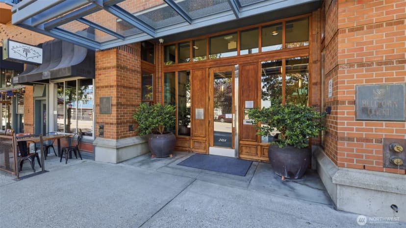 Property photo for 2414 1st Avenue #702, Seattle photo 6