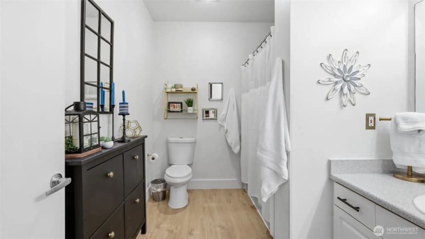 Property photo for 2414 1st Avenue #702, Seattle photo 17