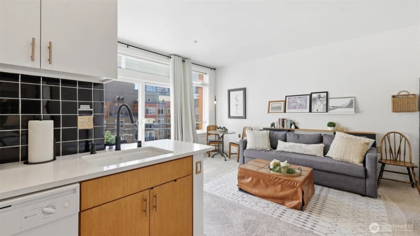 Property photo for 2414 1st Avenue #702, Seattle photo 10