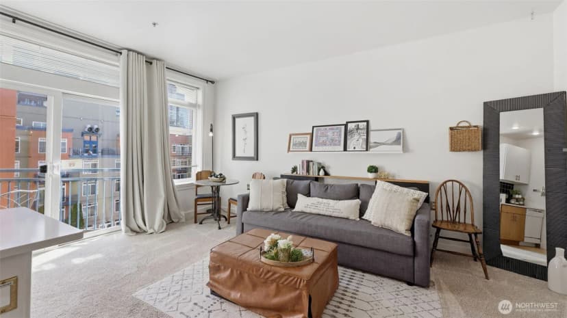 Property photo for 2414 1st Avenue #702, Seattle photo 9