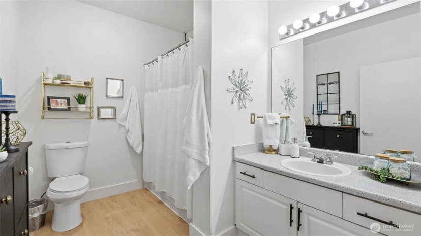 Property photo for 2414 1st Avenue #702, Seattle photo 16