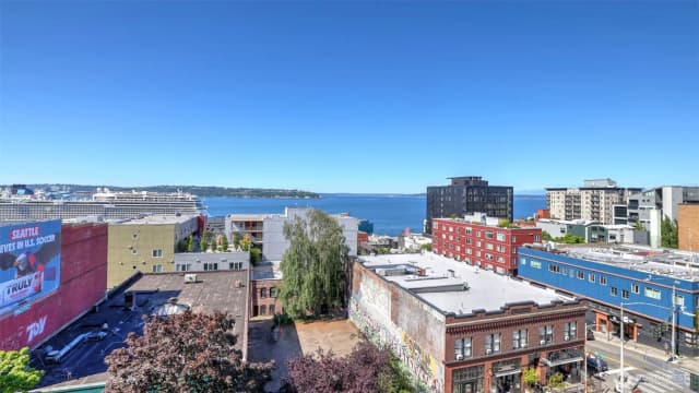 Property photo for 2414 1st Avenue #702, Seattle photo 3
