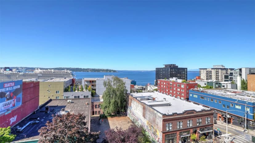 Property photo for 2414 1st Avenue #702, Seattle photo 3
