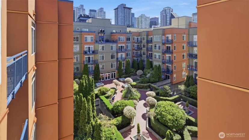 Property photo for 2414 1st Avenue #702, Seattle photo 5