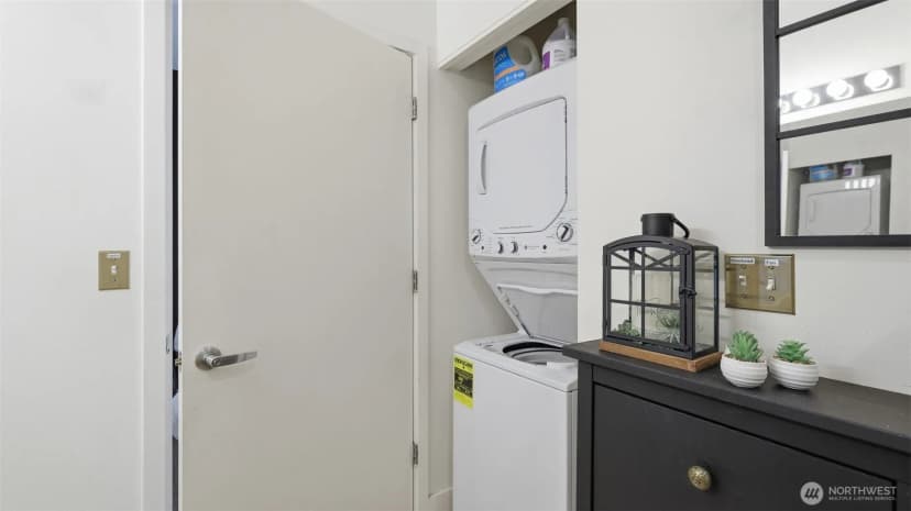 Property photo for 2414 1st Avenue #702, Seattle photo 18
