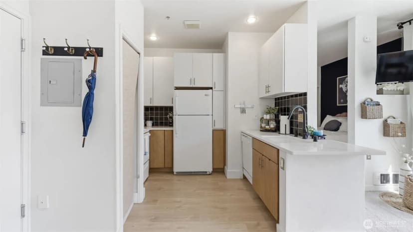Property photo for 2414 1st Avenue #702, Seattle photo 13