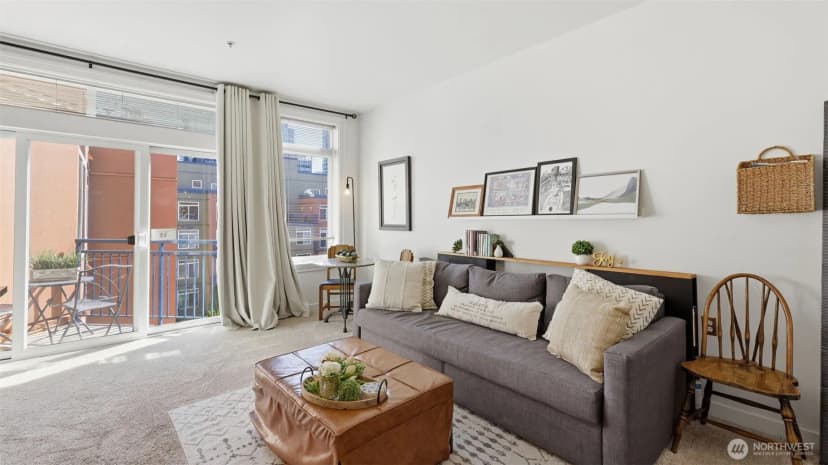 Property photo for 2414 1st Avenue #702, Seattle photo 7