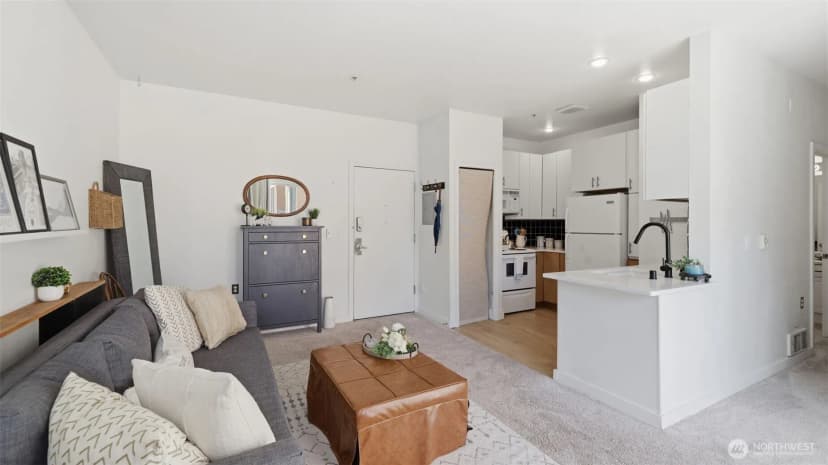 Property photo for 2414 1st Avenue #702, Seattle photo 12