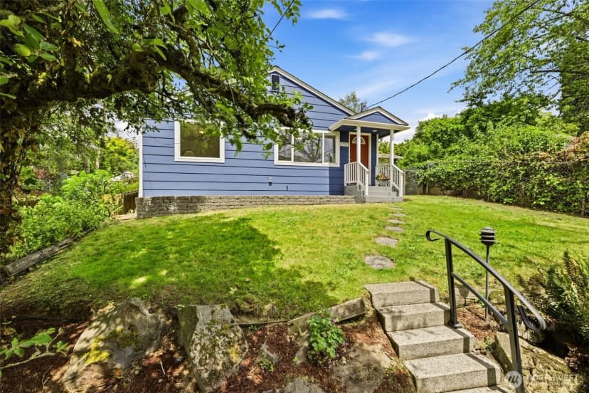 Property photo for 2722 Ne Blakeley Street, Seattle photo 3