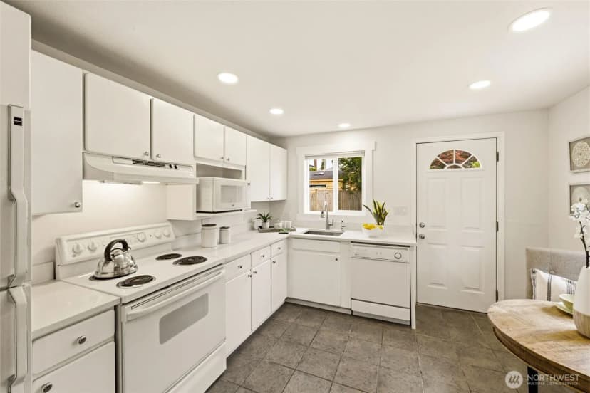 Property photo for 2722 Ne Blakeley Street, Seattle photo 11
