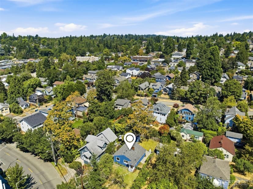 Property photo for 2722 Ne Blakeley Street, Seattle