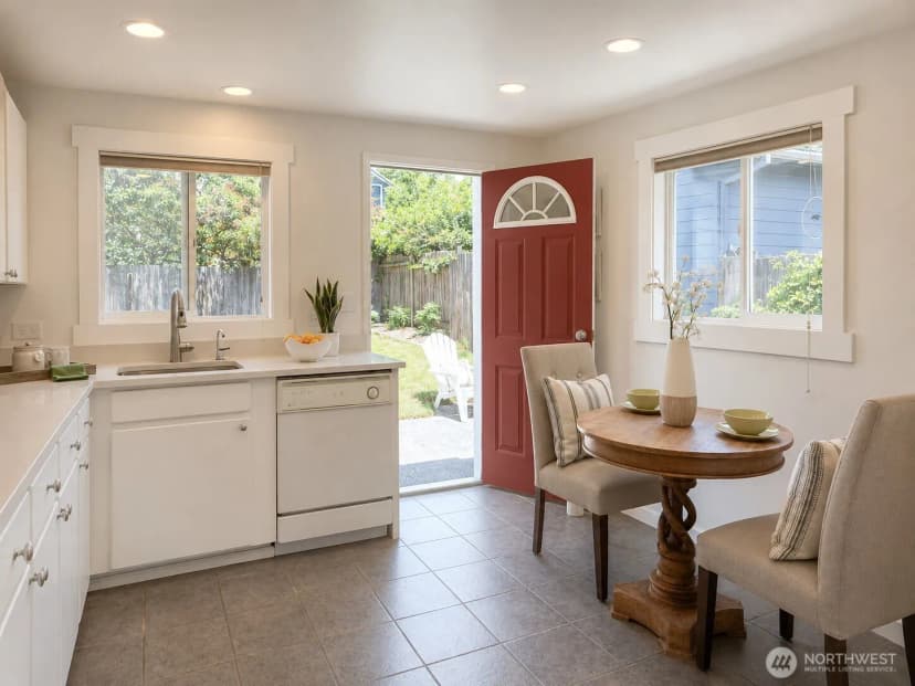 Property photo for 2722 Ne Blakeley Street, Seattle photo 12