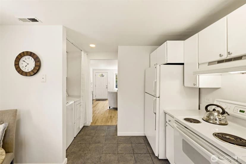 Property photo for 2722 Ne Blakeley Street, Seattle photo 13