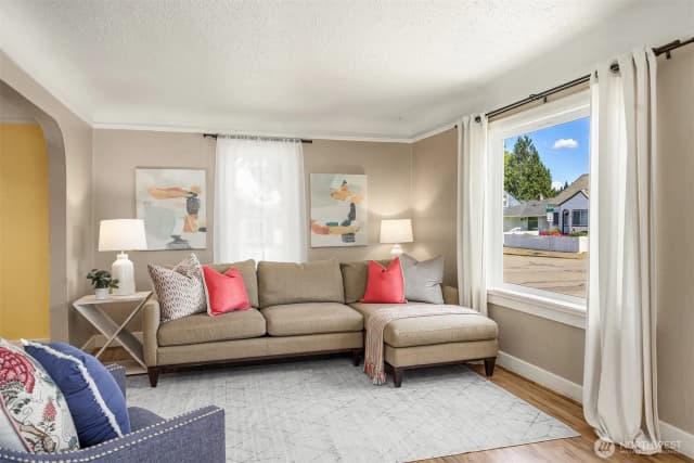Property photo for 251 Meadow Avenue N, Renton photo 4