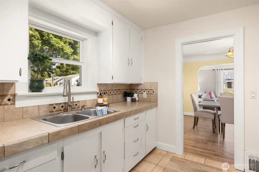 Property photo for 251 Meadow Avenue N, Renton photo 6