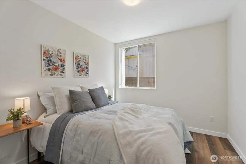 Property photo for 513 S Sullivan Street, Seattle photo 3