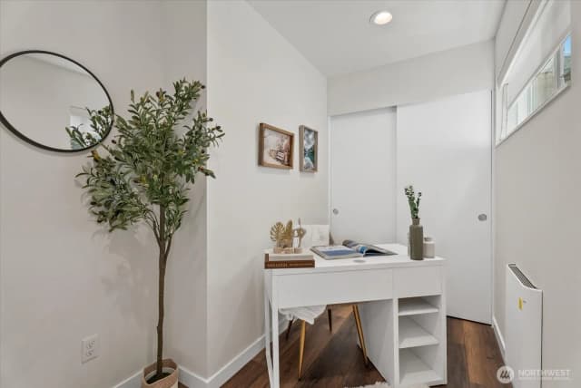Property photo for 513 S Sullivan Street, Seattle photo 4