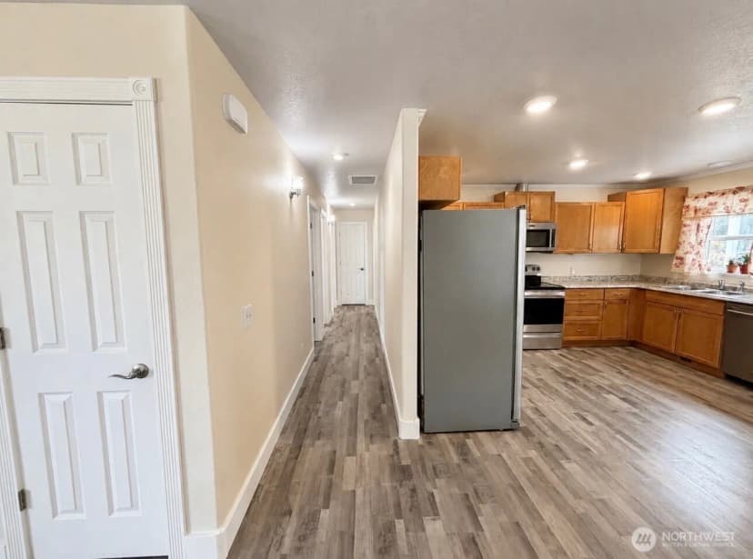 Property photo for 105 22nd Street Ne, Long Beach photo 3