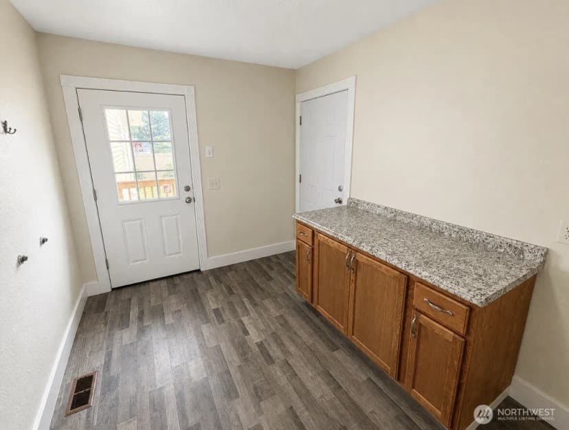 Property photo for 105 22nd Street Ne, Long Beach photo 24