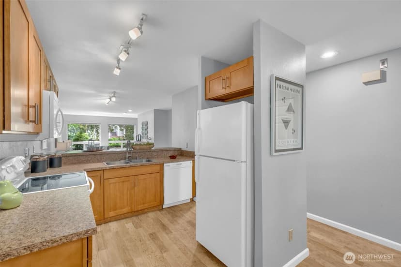 Property photo for 605 5th Street #b102, Kirkland photo 9