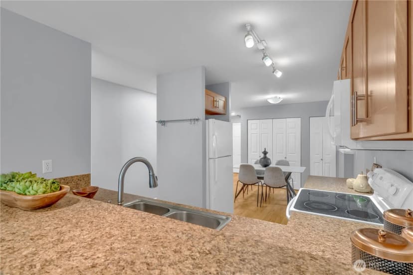Property photo for 605 5th Street #b102, Kirkland photo 6
