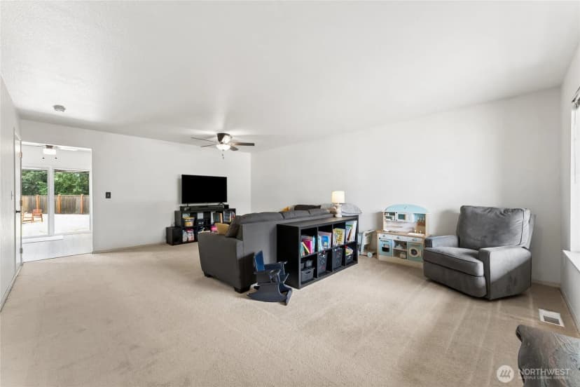 Property photo for 10549 Farwest Court Se, Yelm photo 4