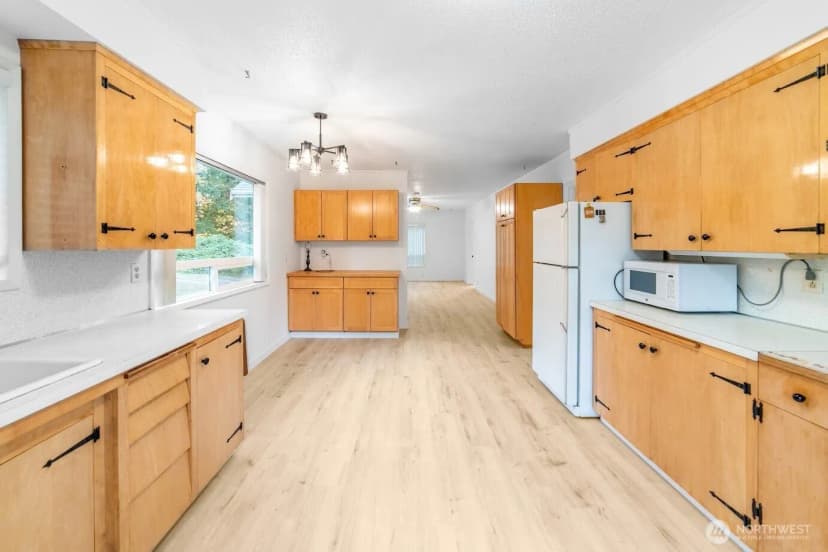Property photo for 12836 160th Avenue Se, Renton photo 6