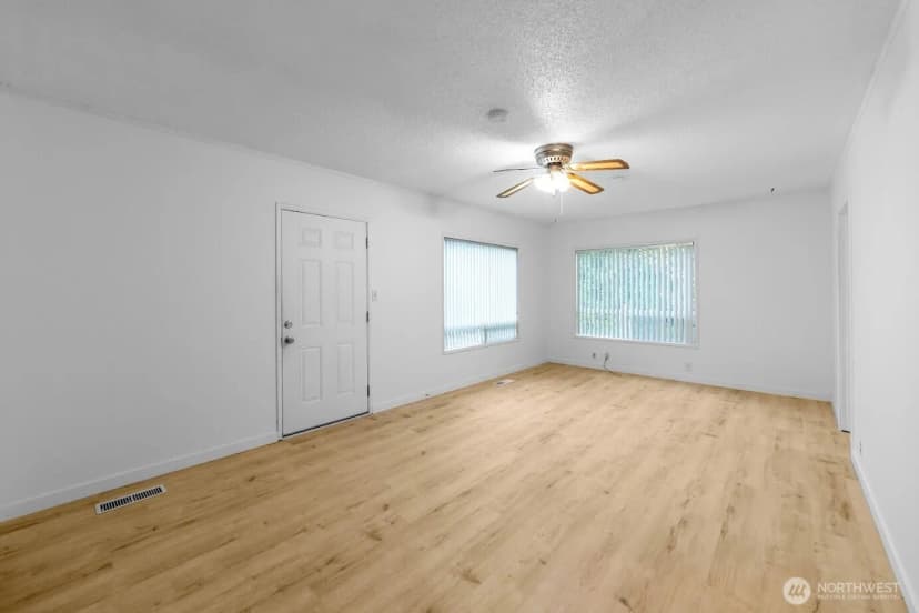 Property photo for 12836 160th Avenue Se, Renton photo 3