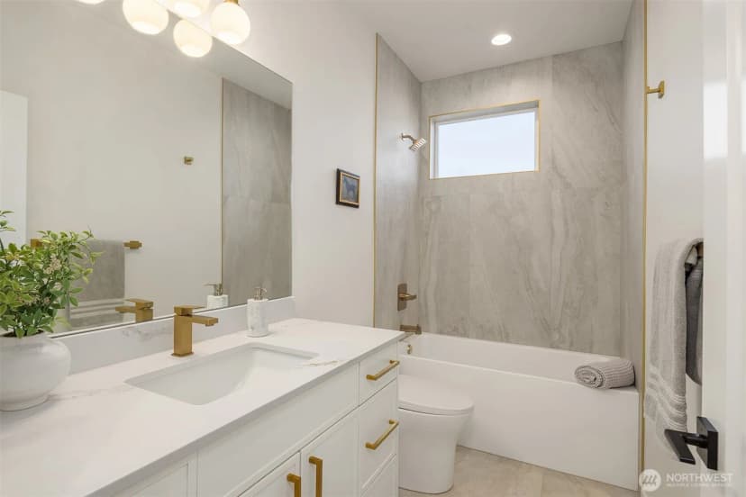 Property photo for 9737 12th Avenue Nw, Seattle photo 17