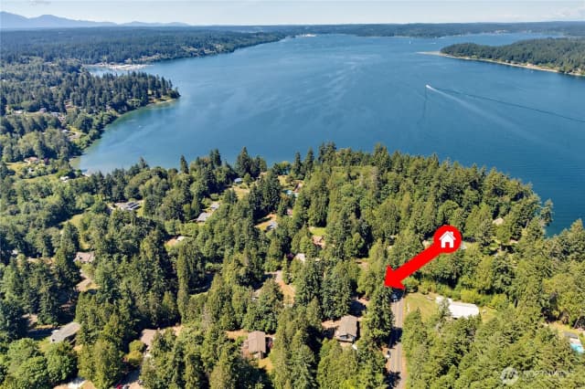 Property photo for 8210 University Point Circle Ne, Bremerton photo 2