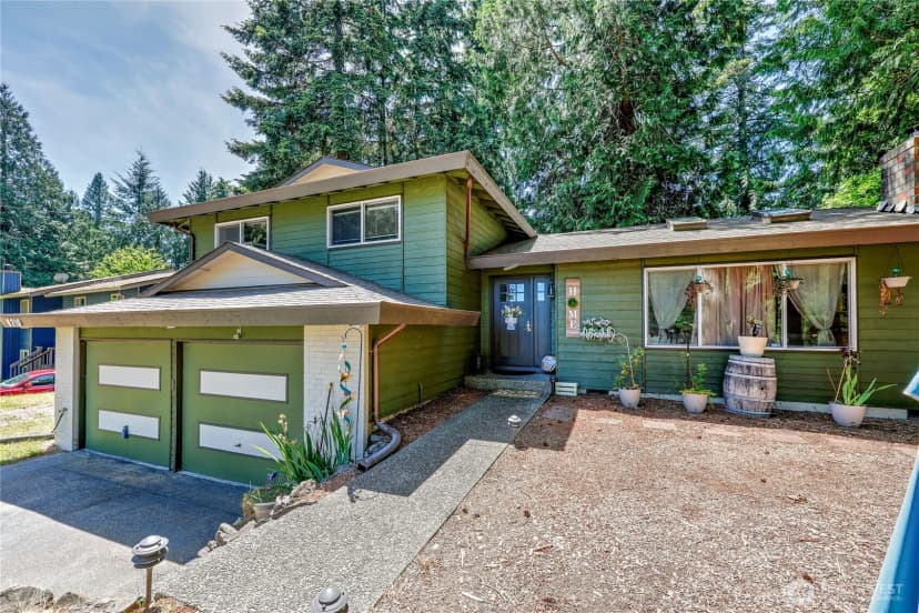 Property photo for 8210 University Point Circle Ne, Bremerton photo 3