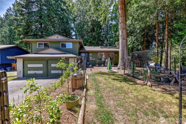 Property photo for 8210 University Point Circle Ne, Bremerton photo 4