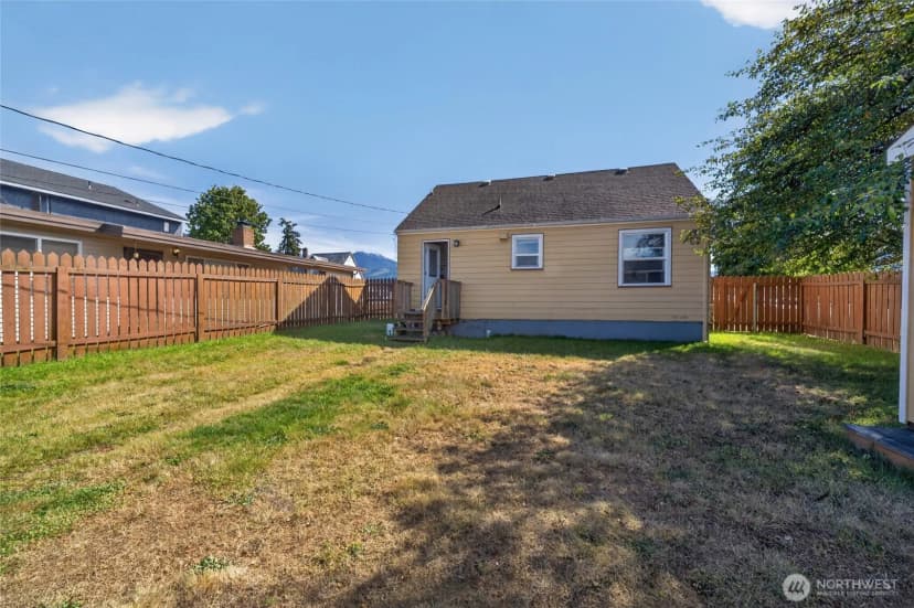 Property photo for 1039 W Sixth Street, Port Angeles photo 16