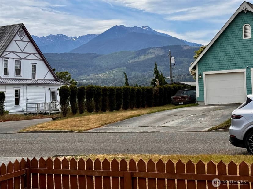 Property photo for 1039 W Sixth Street, Port Angeles photo 6