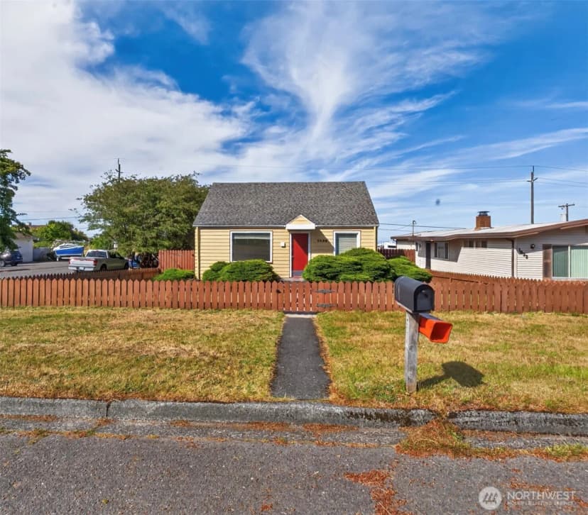 Property photo for 1039 W Sixth Street, Port Angeles photo 2