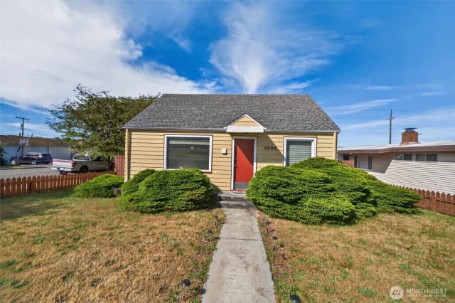 Property photo for 1039 W Sixth Street, Port Angeles