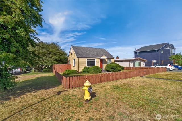 Property photo for 1039 W Sixth Street, Port Angeles photo 3