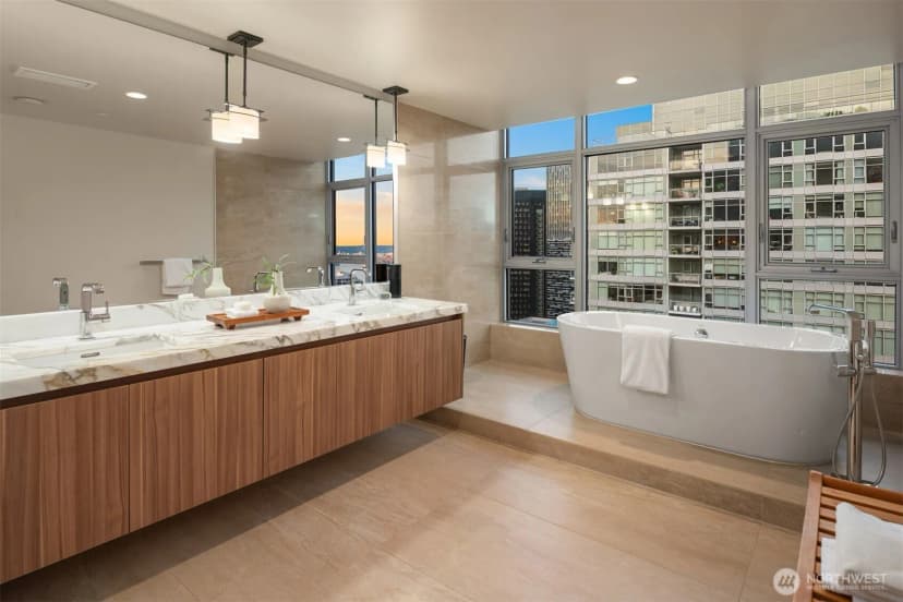 Property photo for 583 Battery Street #3704n, Seattle photo 22
