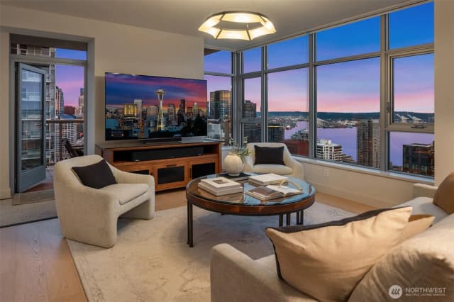 Property photo for 583 Battery Street #3704n, Seattle photo 4