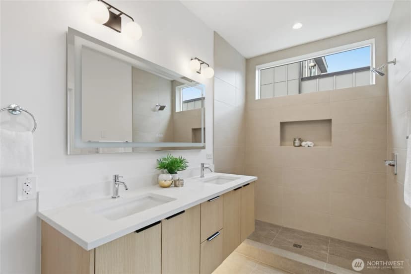 Property photo for 6219 9th Avenue Ne, Seattle photo 23