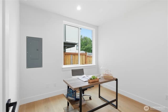 Property photo for 6219 9th Avenue Ne, Seattle photo 2