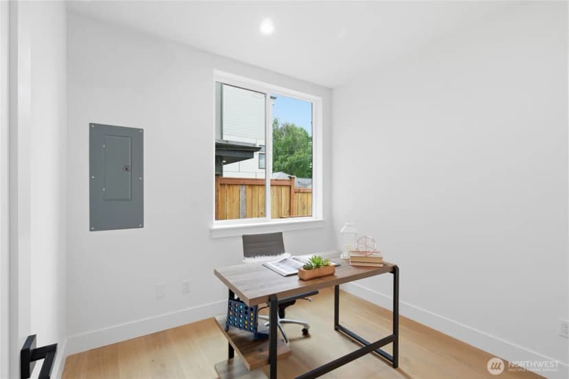 Property photo for 6219 9th Avenue Ne, Seattle photo 2
