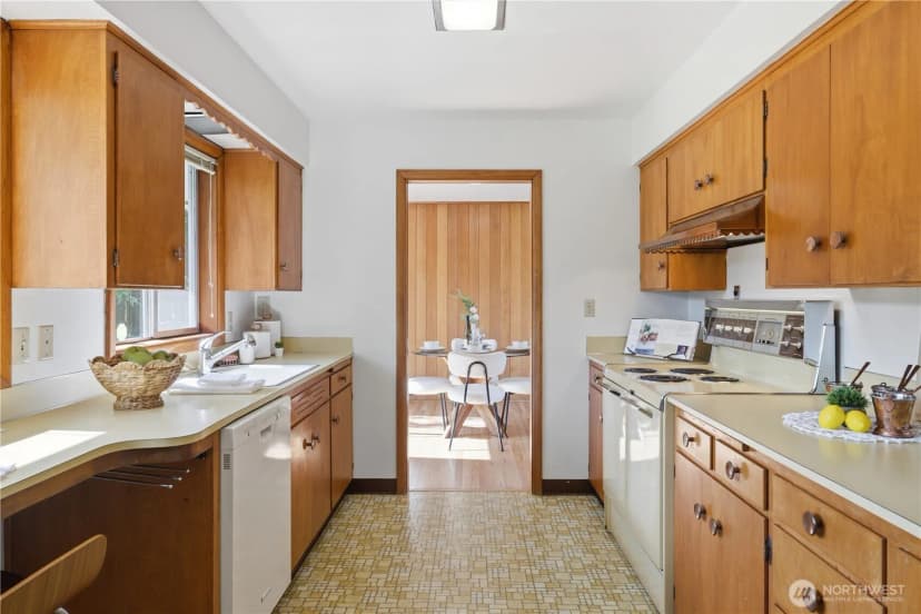 Property photo for 812 Alvord Avenue N, Kent photo 14